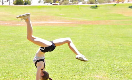 Sylphlike american youthful Kenzi Kellie loves some hot foot fetish 