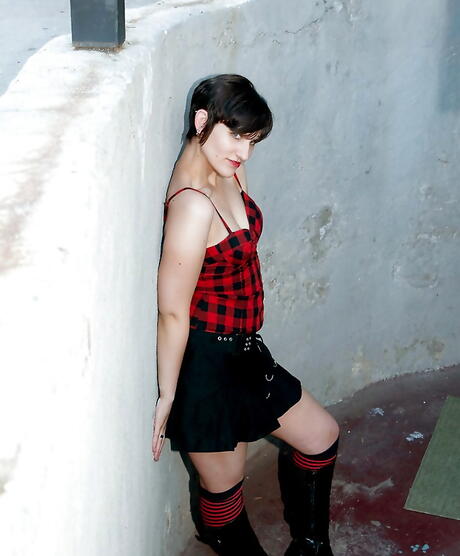 Very attractive hottie Laurel in sexy skirt bares her butt and vagina outdoor