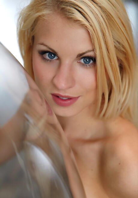 Stunning blonde babe Buccia makes some foot fetish 