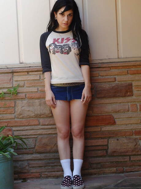 Appealing american brunette milf Joanna Angel showing big knockers and cute pussy 