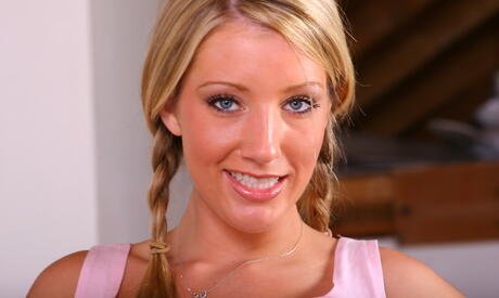 Sylphlike american blond young Barbie Cummings in sexy shorts denudes big titties and sissy 