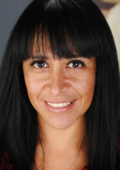 Deluxe american milf Isabella Montoya in sexy skirt in nasty foot fetish action 