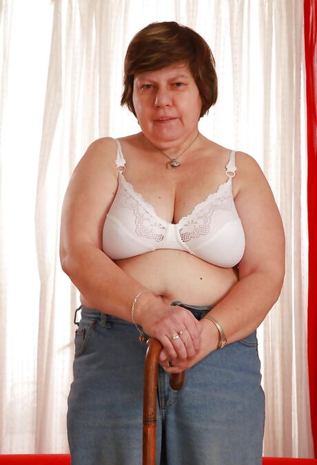 Deluxe grandma Miluska bares big boobs and jerks off 