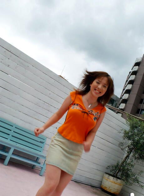 Hot japanese cutie Yuka in erotic gallery