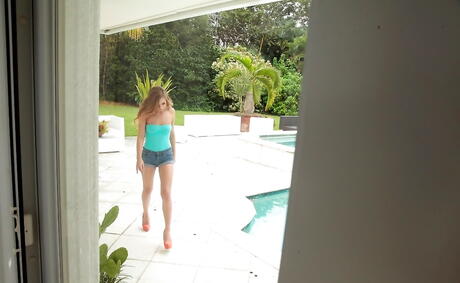 Rangy american blonde young Sydney Cole in shorts reveals big titties and jerks off outdoor