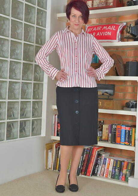 Foxy british mature Penny Brooks unveiling small tits and hairy beaver 