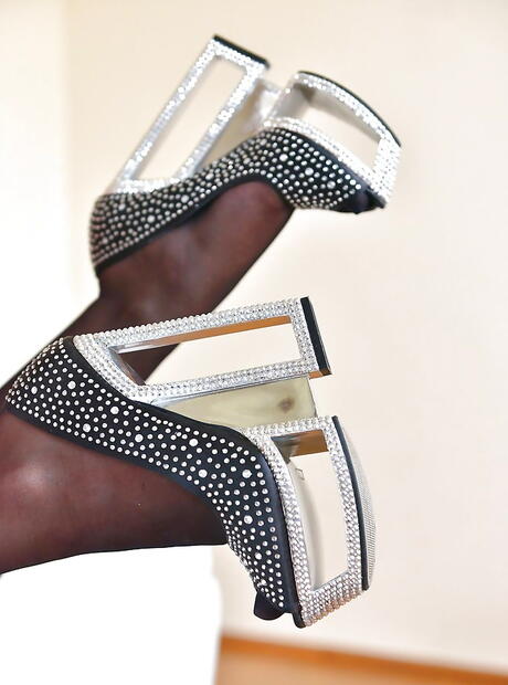 Stunning russian dark-haired Ally Breelsen in foot fetish show 