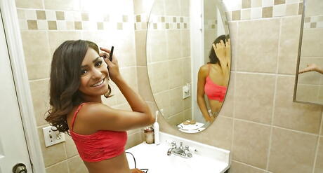 Inviting american hottie Nicole Bexley in sexy jeans exhibiting big boobies and spreading her legs in bath