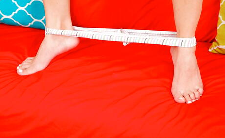 Rangy american blond teen Cristi Ann makes some hot foot fetish action 