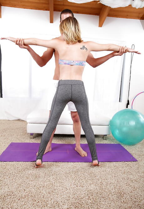 Gracile american blond youthful Dakota Skye suck and fuck big dick 