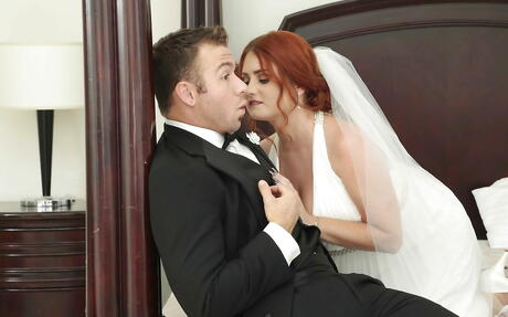 Glamorous american redhead bbw Lennox Luxe sucks on rod and enjoys a cum shot on face 