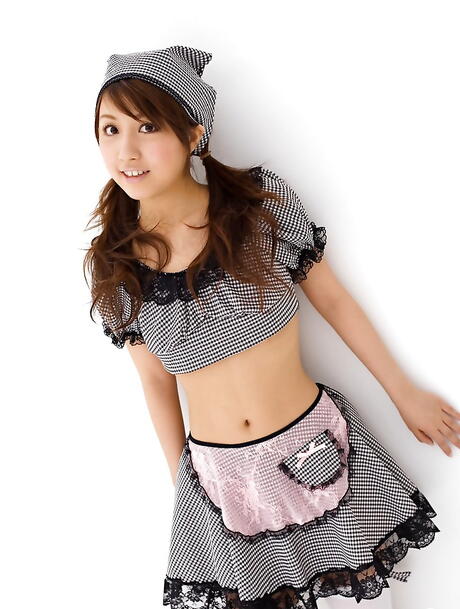 Stunning japanese babe Rika Yuuki revealing her butt 