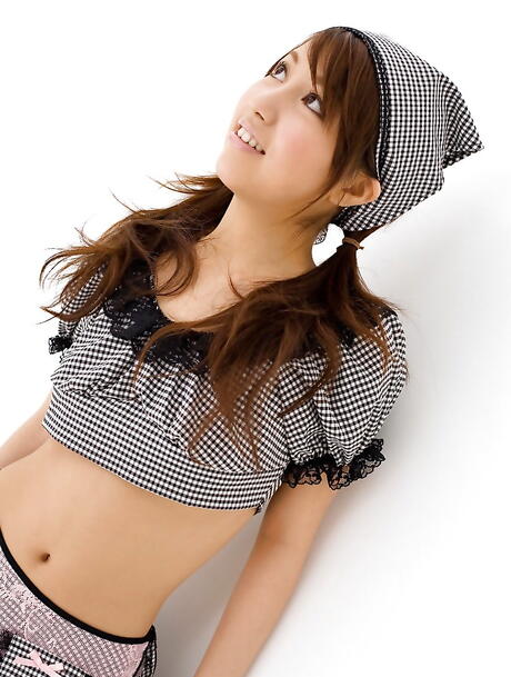 Stunning japanese babe Rika Yuuki revealing her butt 