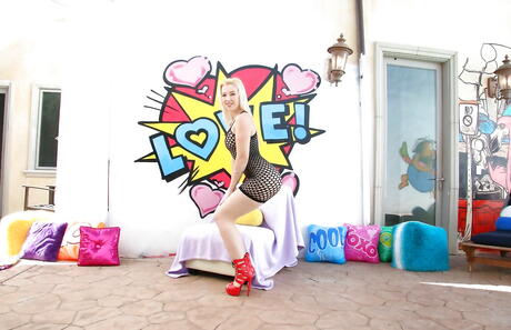 Excellent american porn star Samantha Rone reveals her ass outside