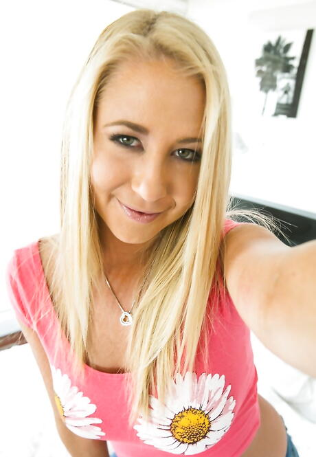 Glamorous american blond Mandy Armani exhibiting big tits and hot ass 