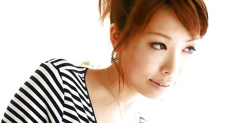 Amazing japanese cutie Shizuku Natsukawa exhibits her ass 