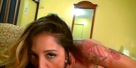 Hot latina milf Stefania Mafra robbing on huge rod and enjoys a cumshot in mouth 