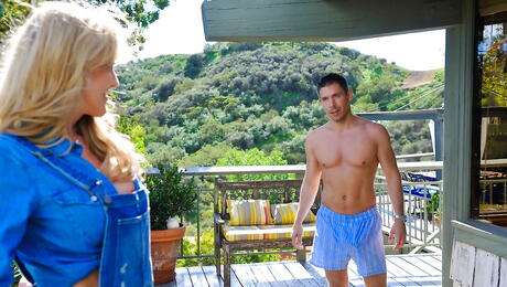 Attractive american milf Brandi Love in sexy jeans robbing on big shaft and takes a hot cum shot outdoor