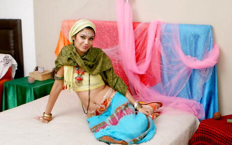 Excellent indian young Yesica baring her ass 