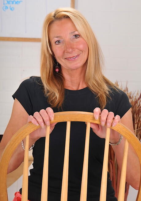 Curious blonde milf Pam Roberts exhibits her ass in skirt and spreads her legs 