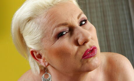 Excellent blonde mature Netty exhibits big tits and vagina 