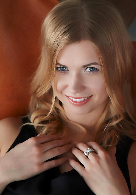 Very attractive blonde teen Violette Pink is foot fetishist 