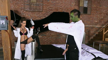 Facinating beauties Rachel Roxxx and Kiara Diane enjoy hardcore threesome action 