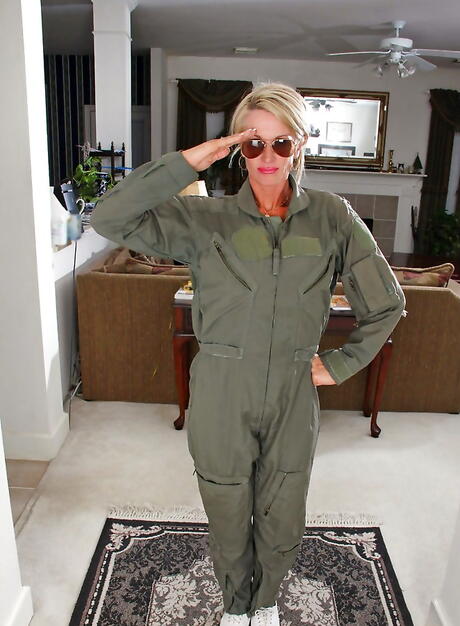 Sultry american mature Jena Jackson in hot lingerie exposes big knockers and shaved pussy 