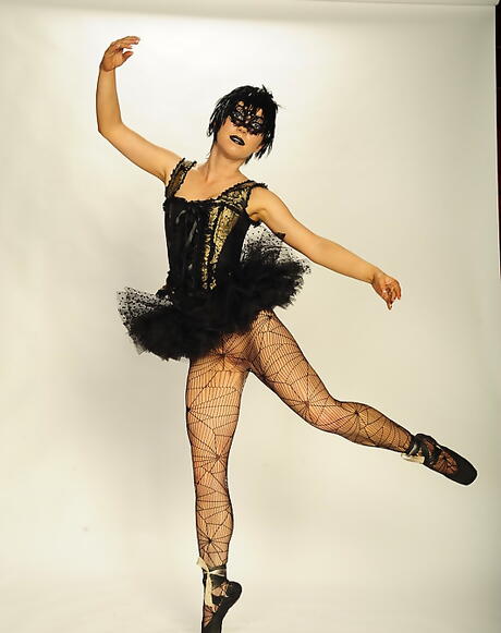 Curious hungarian milf Nikki Blue in sexy pantyhose bares her ass and spreads her legs 