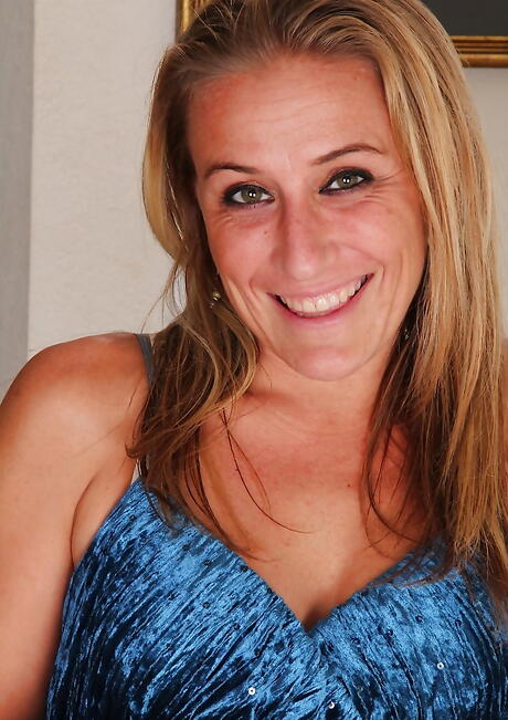 Hot blonde mature Sky reveals her ass in skirt and masturbating 