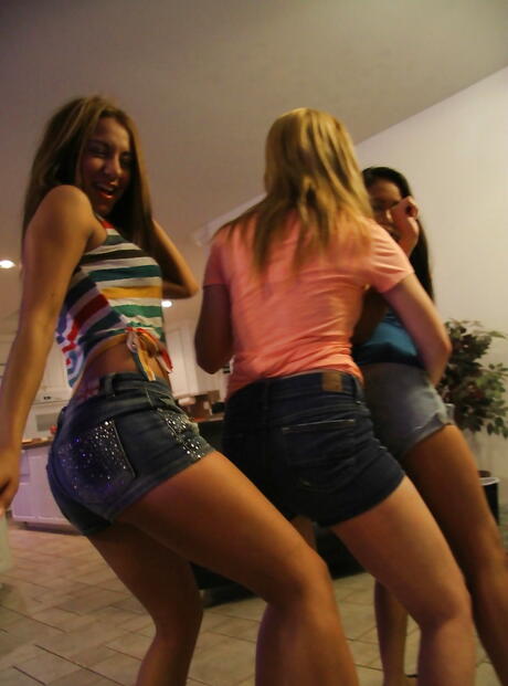 Sultry women Mariah Mars, Sohley and Eva Fenix take part in hot orgy in the club