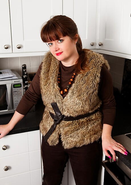 Splendid british milf Suzzanne Midsummer baring big boobs and masturbating 