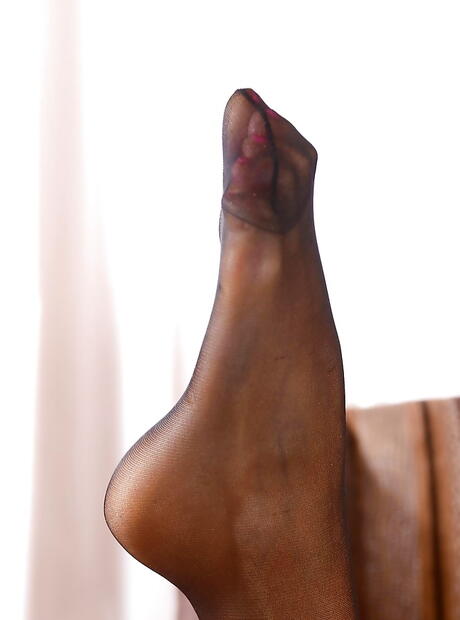 Curious french hottie Eva Parcker makes some foot fetish 