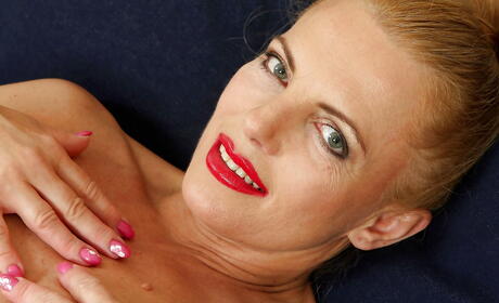 Stunning hungarian blonde mature Sharon Foldhart in sexy skirt masturbating 