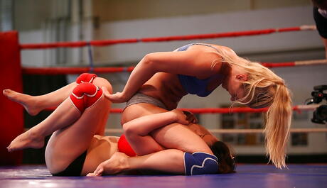 Excellent girls Brandy Smile and Tigerr Benson licking wet pussies during hot lesbian sex 