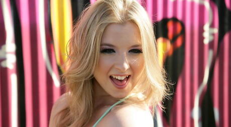 Stunning american milf Sunny Lane bares big boobs and ass outside