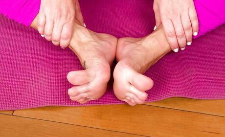 Excellent american milf Dayton Rains likes foot fetish 