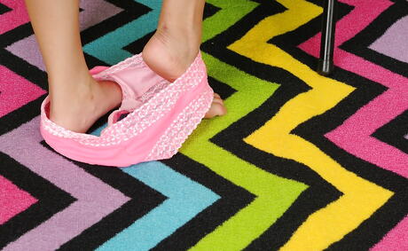 Hot latina dark-haired teen Ana Spencer loves some hot foot fetish 