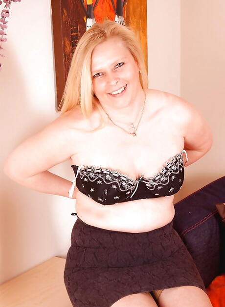 Tempting blonde mature Tamara exposing big hooters and toying her snatch 