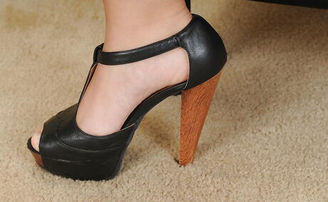 Excellent salvadoran teen Luna Leve in sexy underwear loves foot fetish 