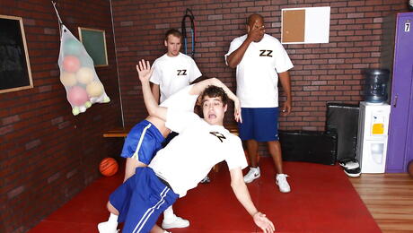 Hot american milf Diamond Foxxx in sexy shorts suck dick and fuck in the ass 