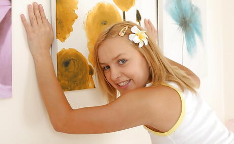 Shapely blonde teen Amanda Jayne in hot undies reveals her butt and pussy 