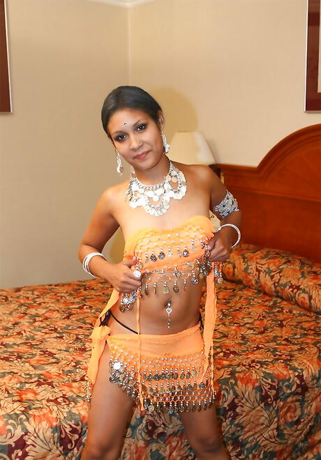 Hot indian milf Dipti in sexy skirt showing her ass 