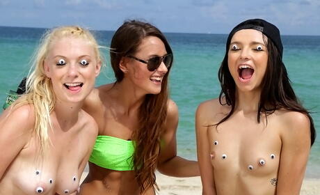 Sexy women Esmi Lee, Gianna Nicole and Mirko enjoy some playful lesbian action at beach
