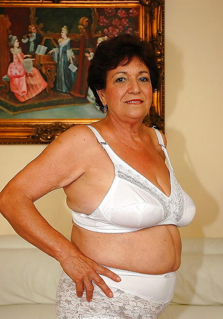 Enchanting grandma Yulianna in hot undies exposing big tits and sexy butt 