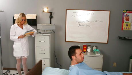 Adorable american milf Riley Evans in xxx fuck and suck action 