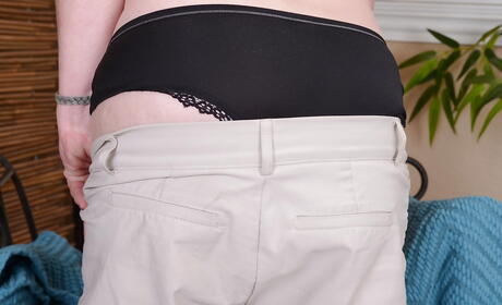 Superb mature Anna in hot undies reveals her butt and spreads her legs 