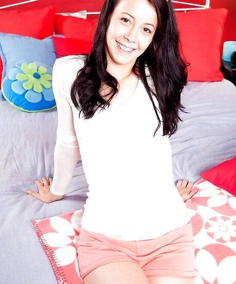 Shapely american brunette teen Alaina Kristar in sexy shorts revealing her ass 