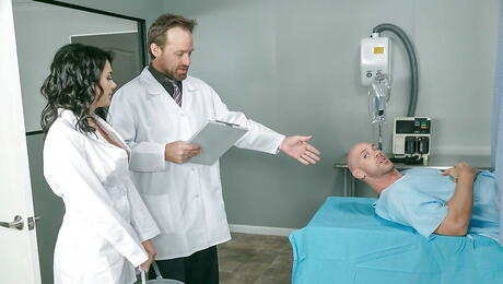 Glamorous italian dark hair Valentina Nappi well sucking cock 