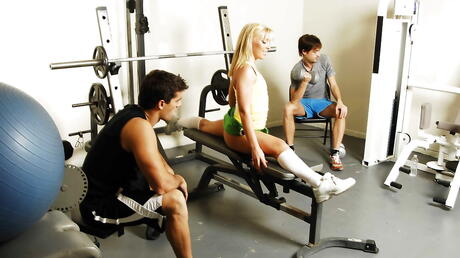 Rangy american teen Ally Kay drilled after good blowjob 